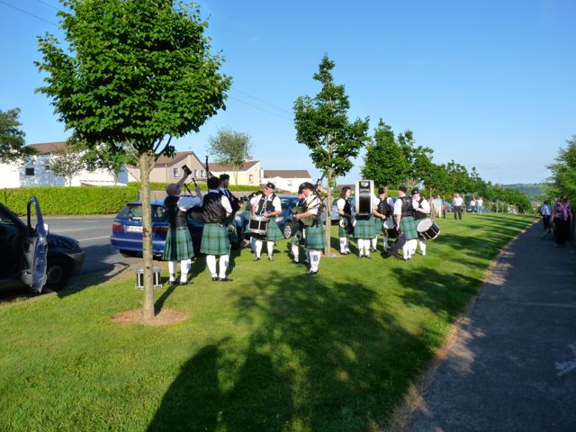 Carrigaline Pipe Band warming up