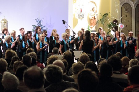 carrigaline_gospel_choir_performing_in_front_of_a_packed_church_december_2013_medium-2